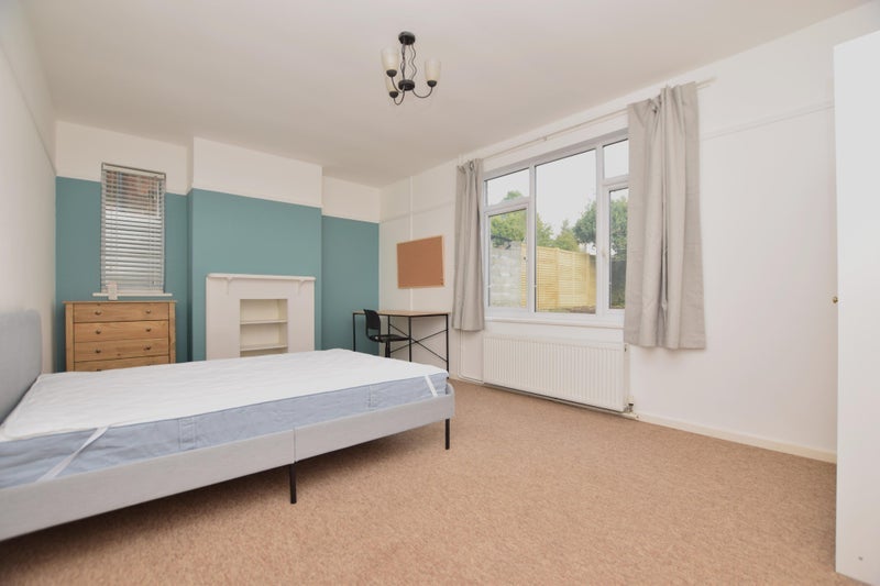 Room Ambleside Avenue in Bristol
