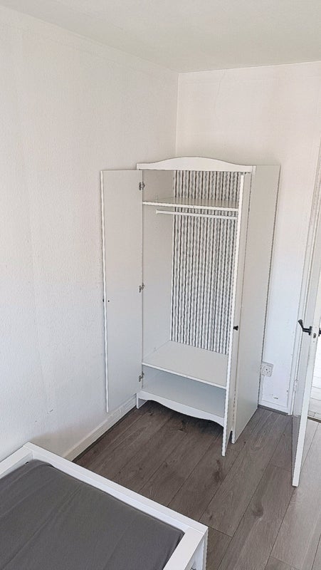 Room Lorne Road in Greater London