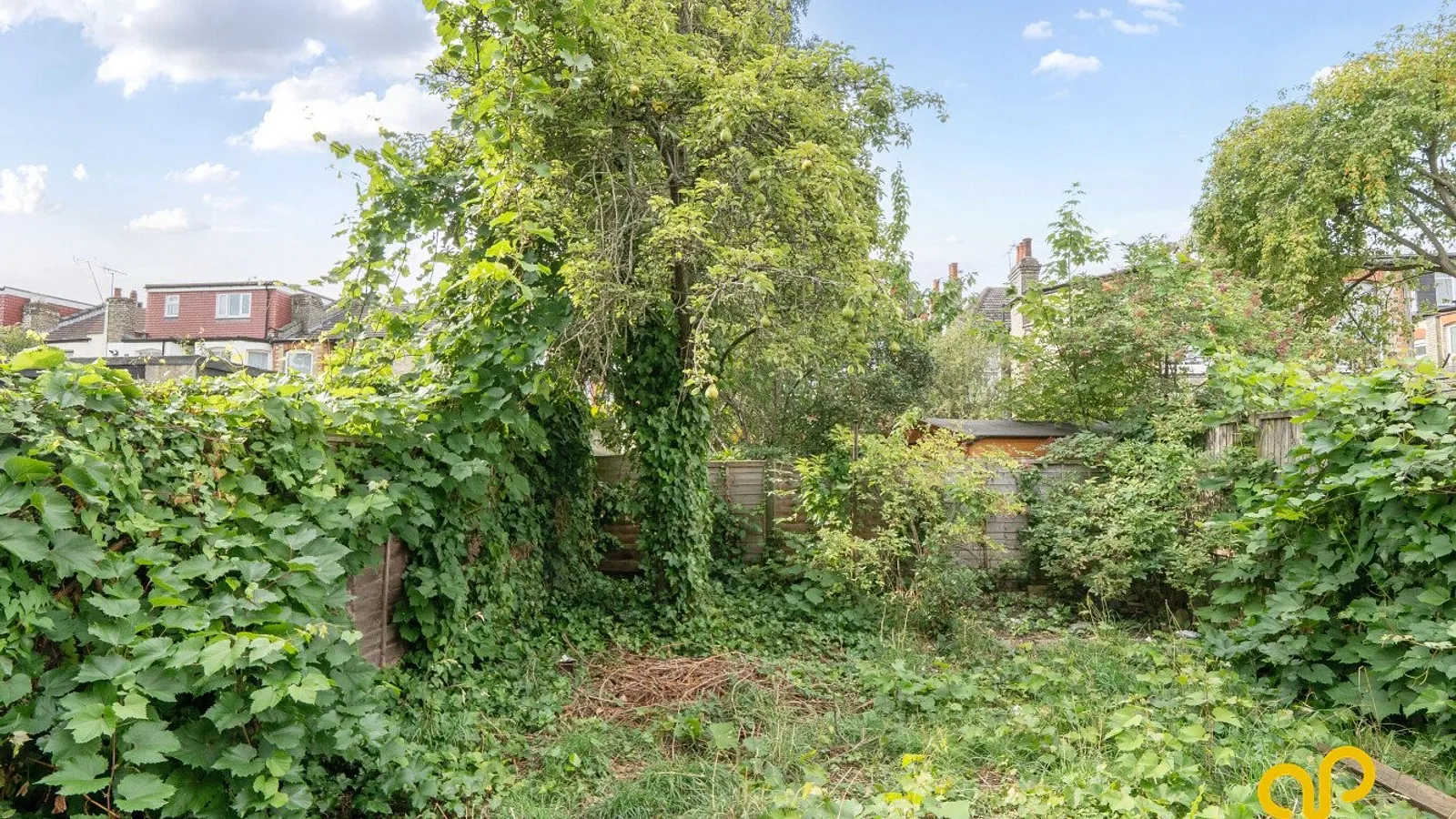 Flat Sylvan Avenue in Greater London