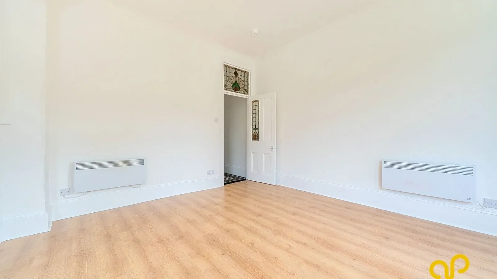 Flat Sylvan Avenue in Greater London