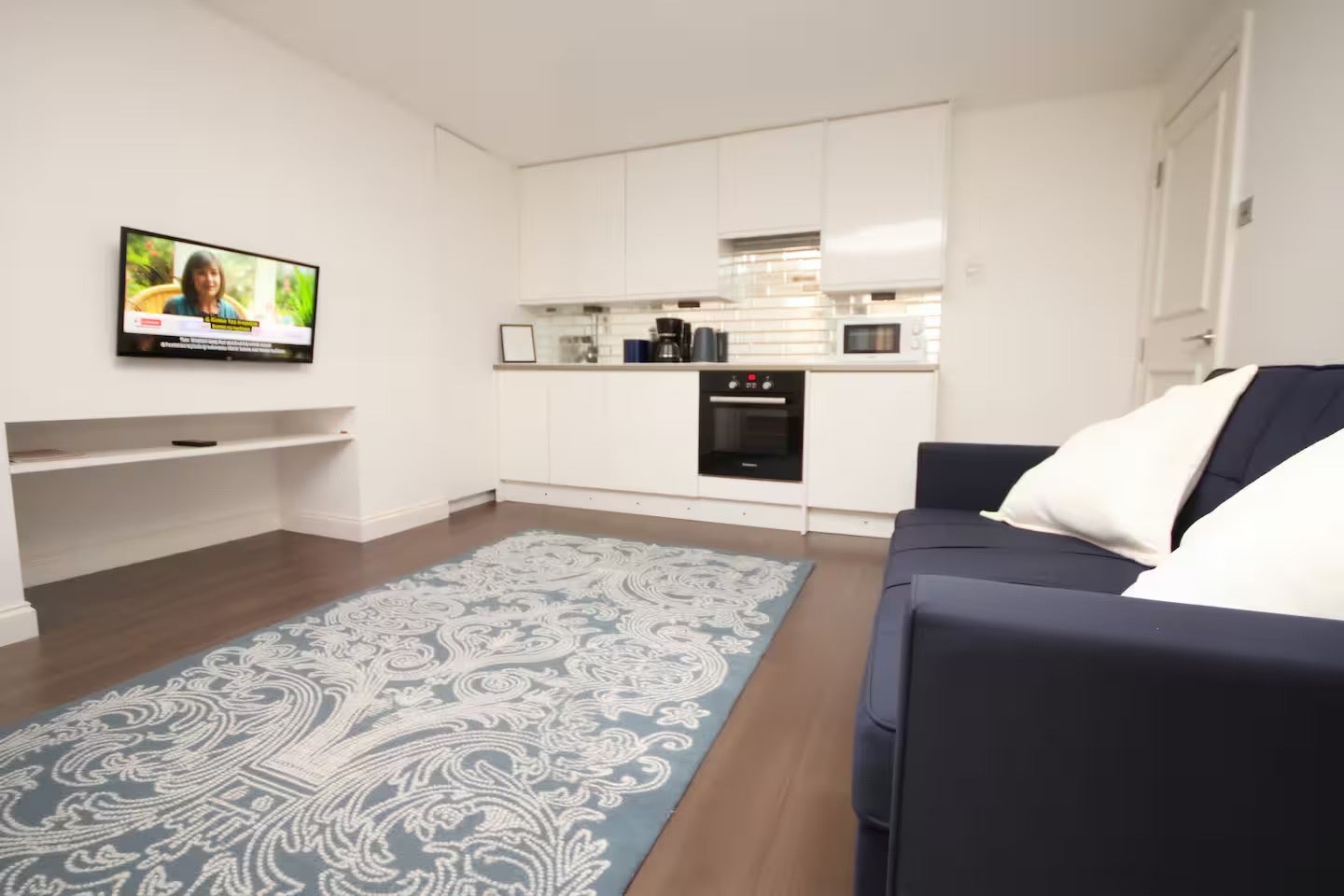 Flat Hugh Street in City of Westminster