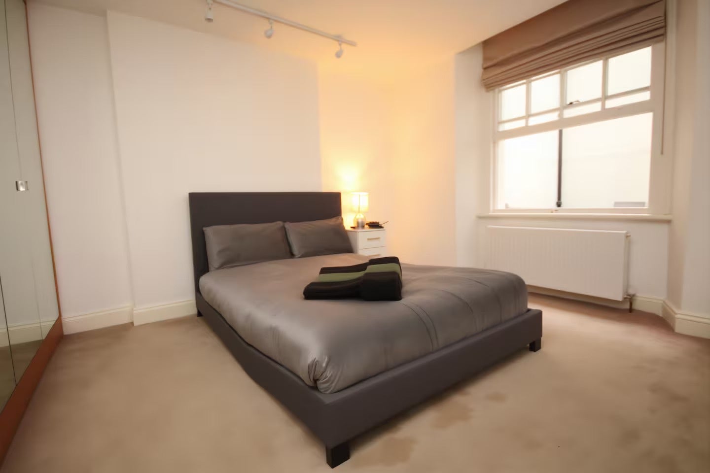 Flat Hugh Street in City of Westminster