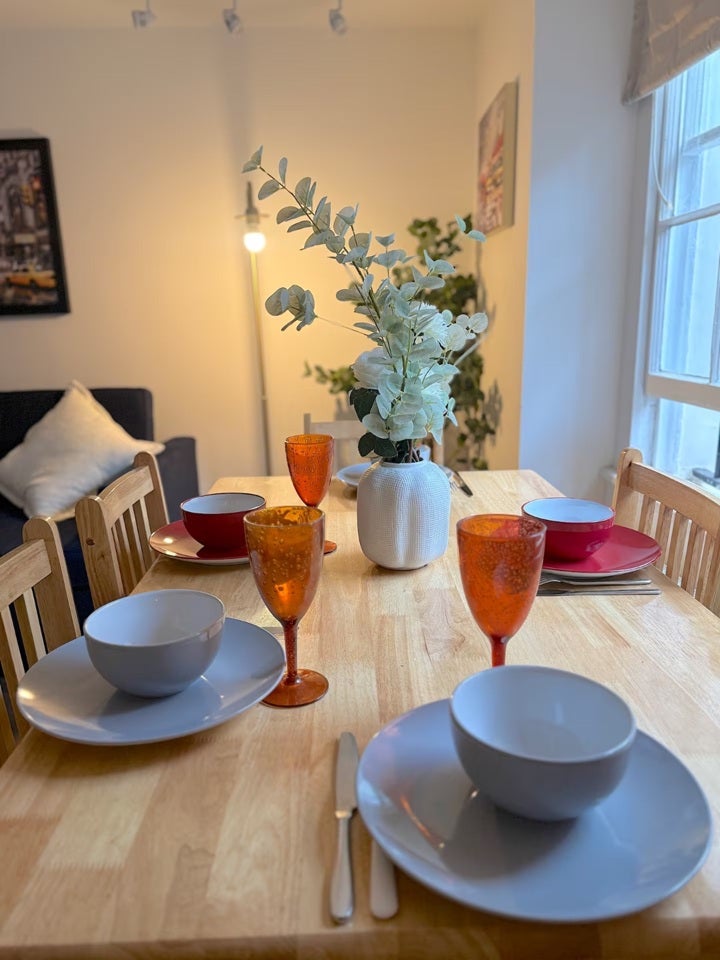 Flat Hugh Street in City of Westminster