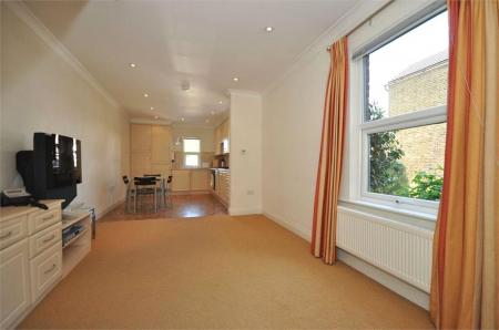 Flat Richmond Crescent in Borough of Spelthorne