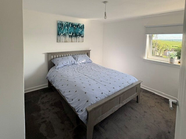 Flat Braeside Crescent in Kirkmuirhill