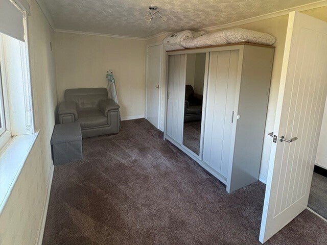 Flat Braeside Crescent in Kirkmuirhill