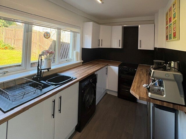 Flat Braeside Crescent in Kirkmuirhill