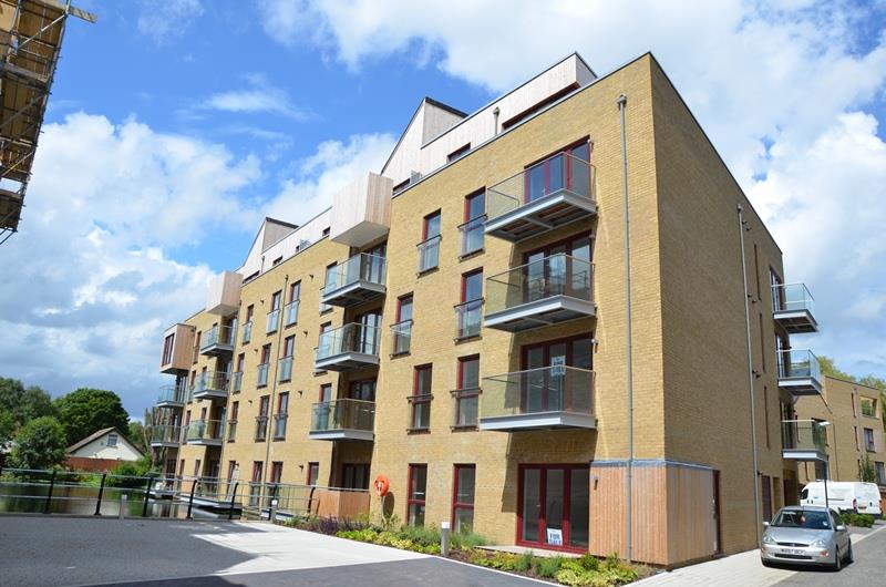 Flat Kings Mill Way in Denham