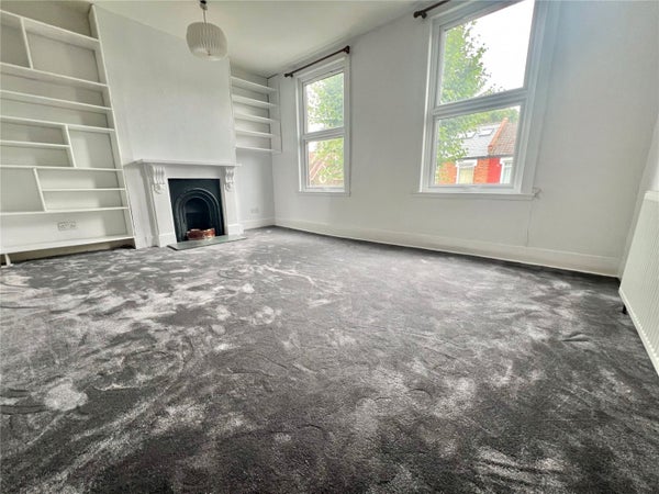 Flat Russell Road in London