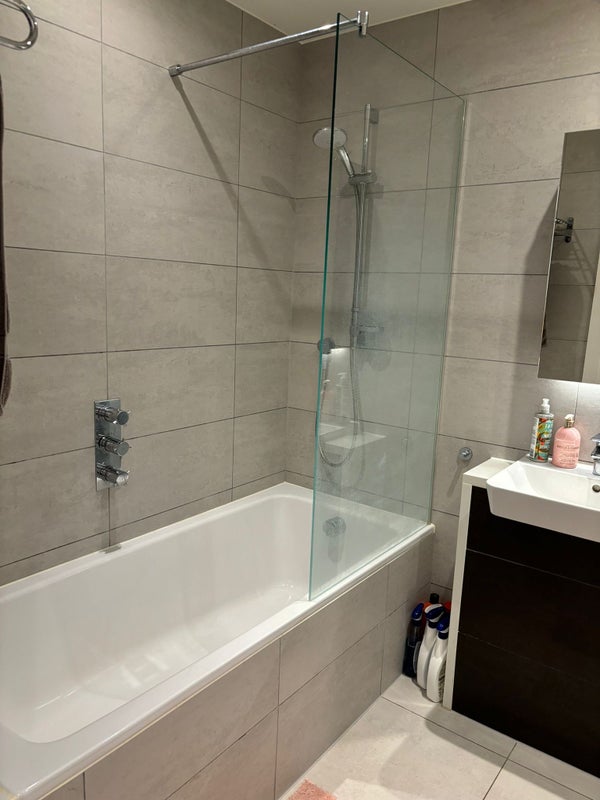 Room Fortunes Walk in Greater London