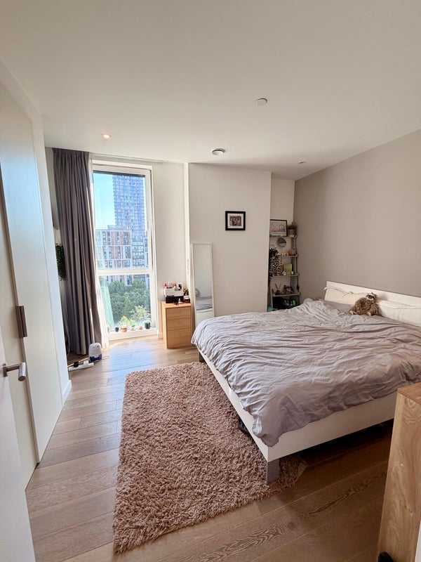 Room Fortunes Walk in Greater London
