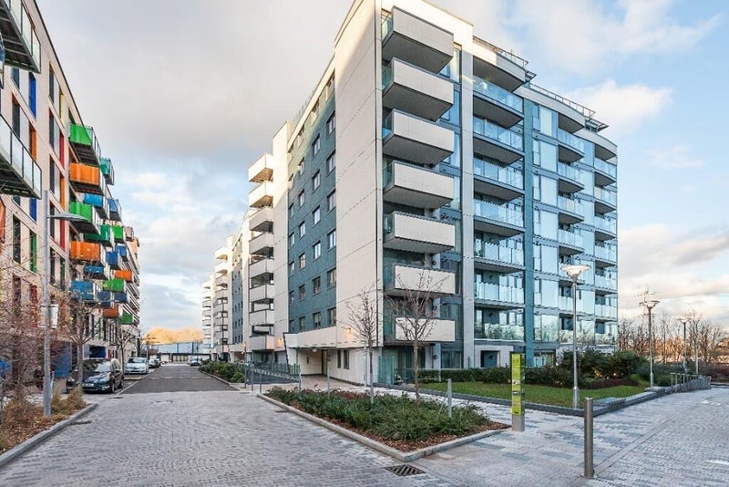 Flat Mill Mead Road in Greater London