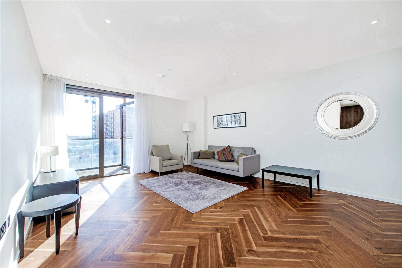 Flat Falcon Grove in Greater London