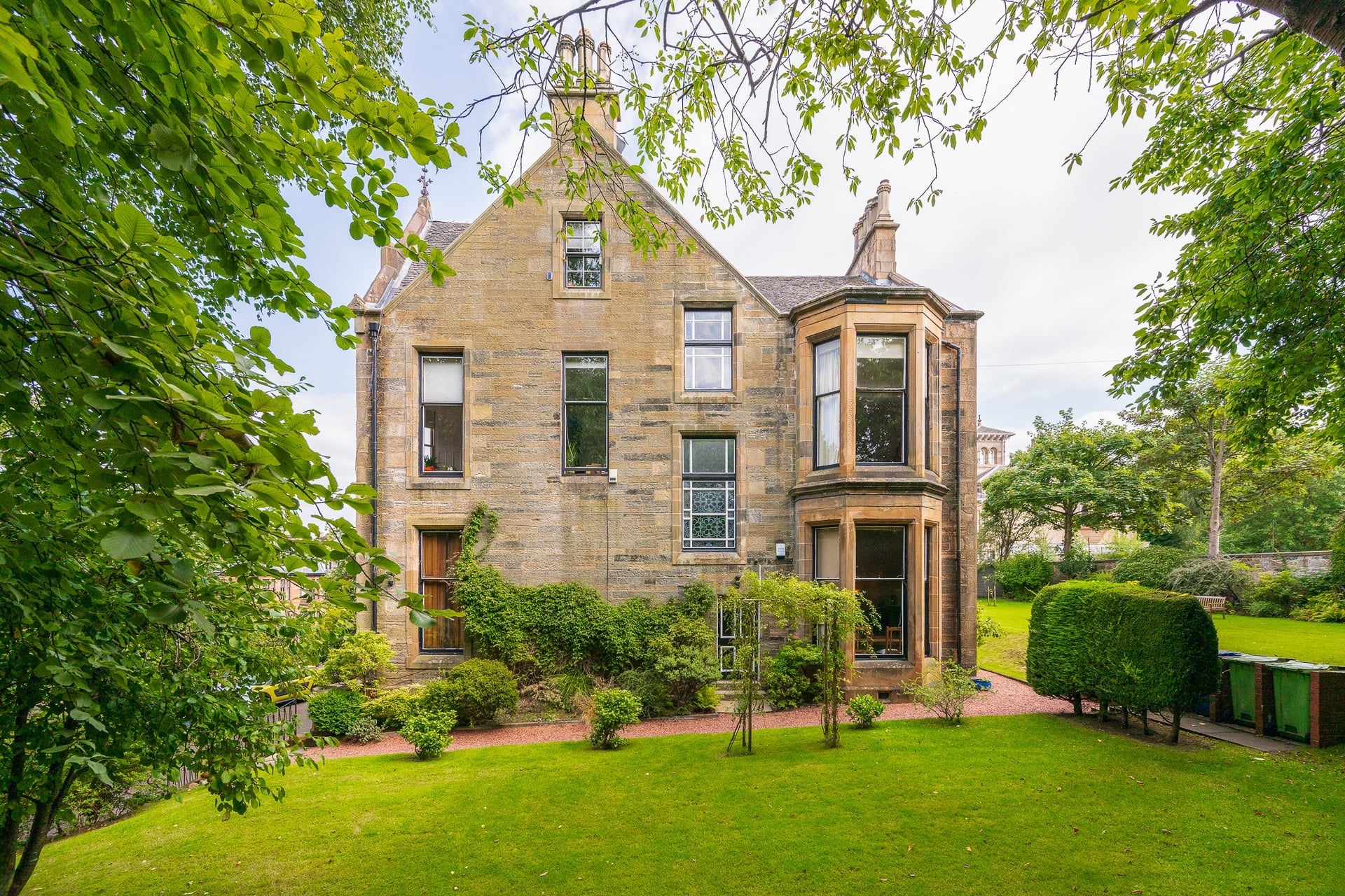 Flat Kensington Road in Glasgow