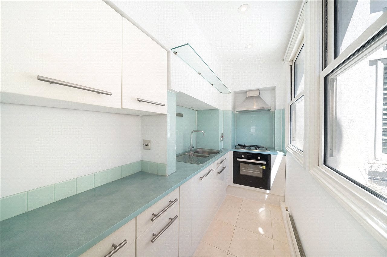 Flat Cornwall Gardens in Greater London