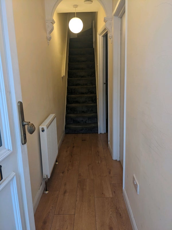 Room Connaught Road in Slough