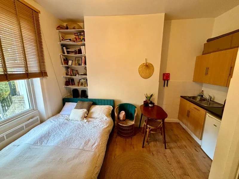 Flat Amhurst Road in Greater London