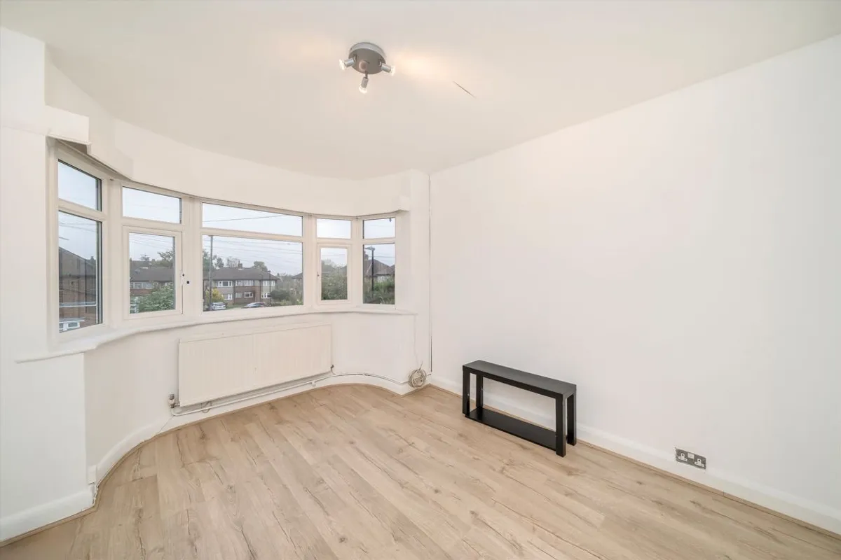 Flat Ruislip Close in Greater London