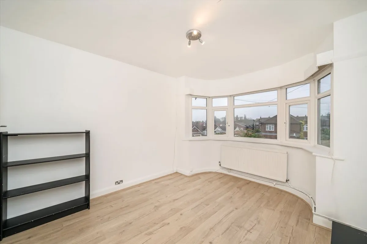 Flat Ruislip Close in Greater London