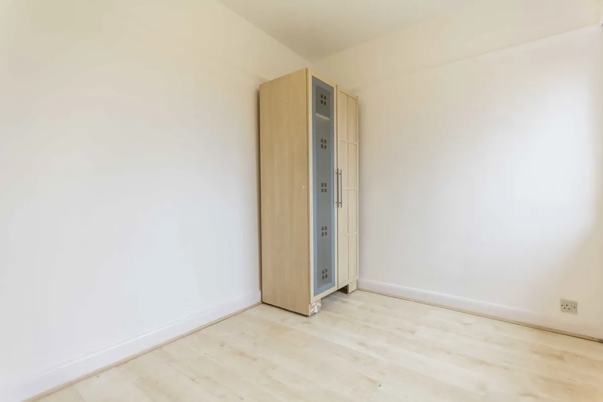 Flat Ruislip Close in Greater London