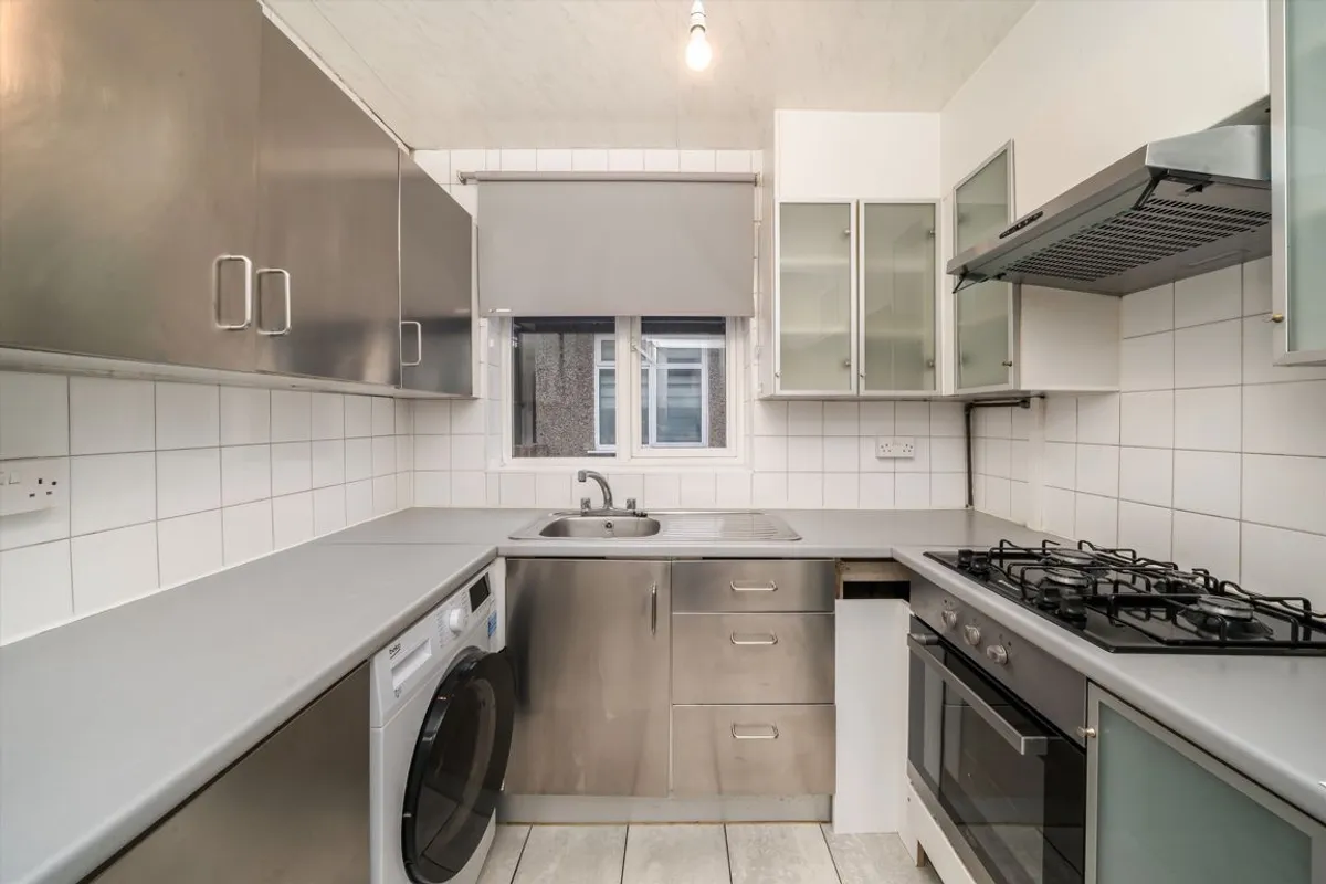 Flat Ruislip Close in Greater London