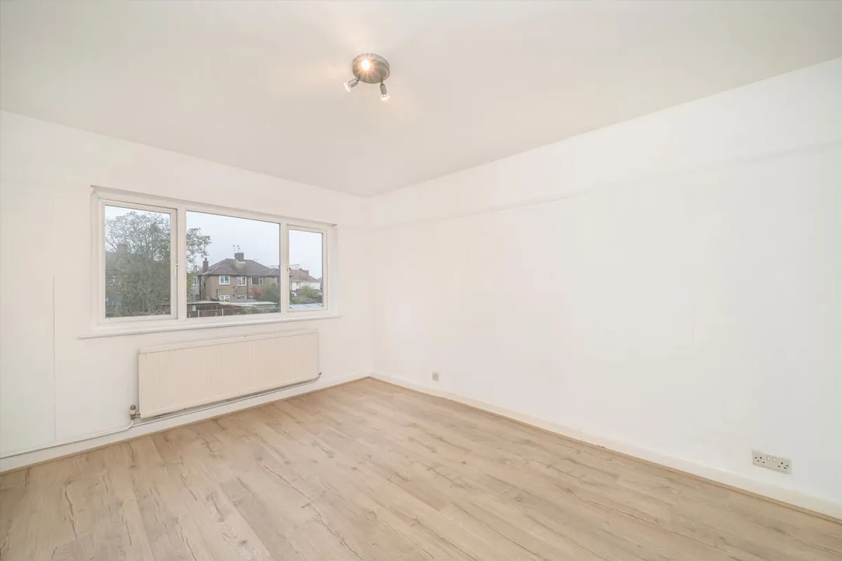 Flat Ruislip Close in Greater London