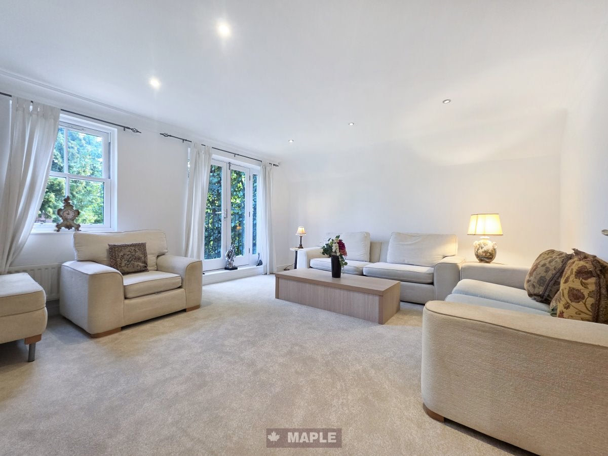 Flat Hampstead Road in London