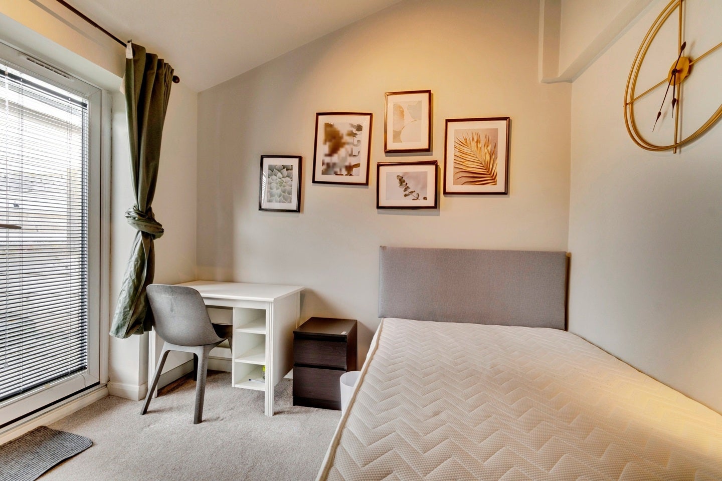 Room Mayhew Crescent in High Wycombe Community Board