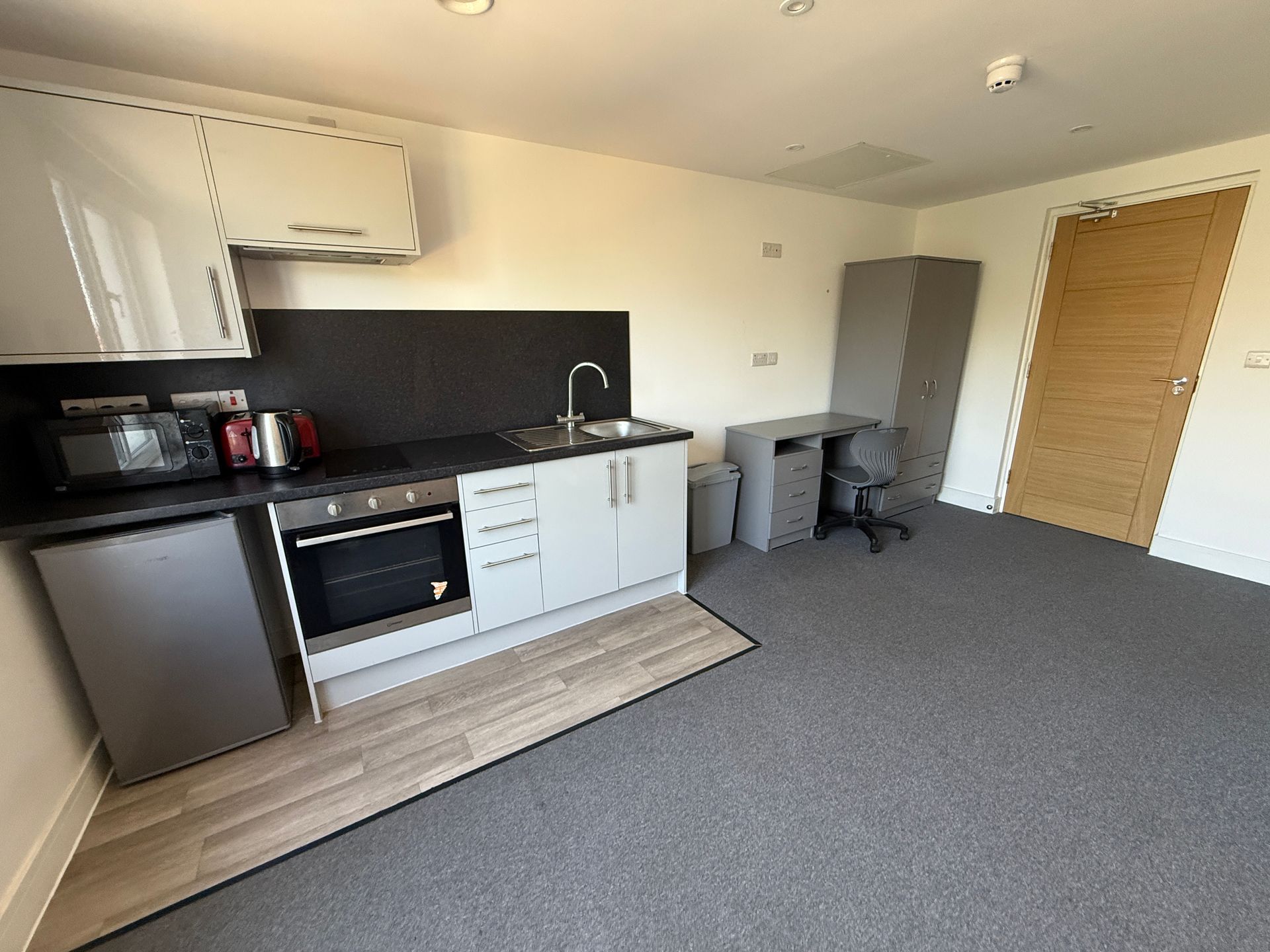 Room Phoenix Grove in Kingswood