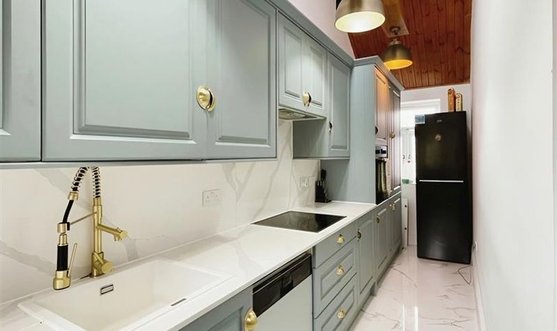 Flat Babington Road in Greater London