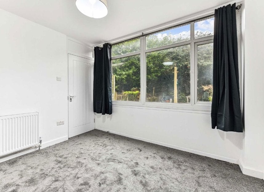 Flat Manchester Road in Greater London
