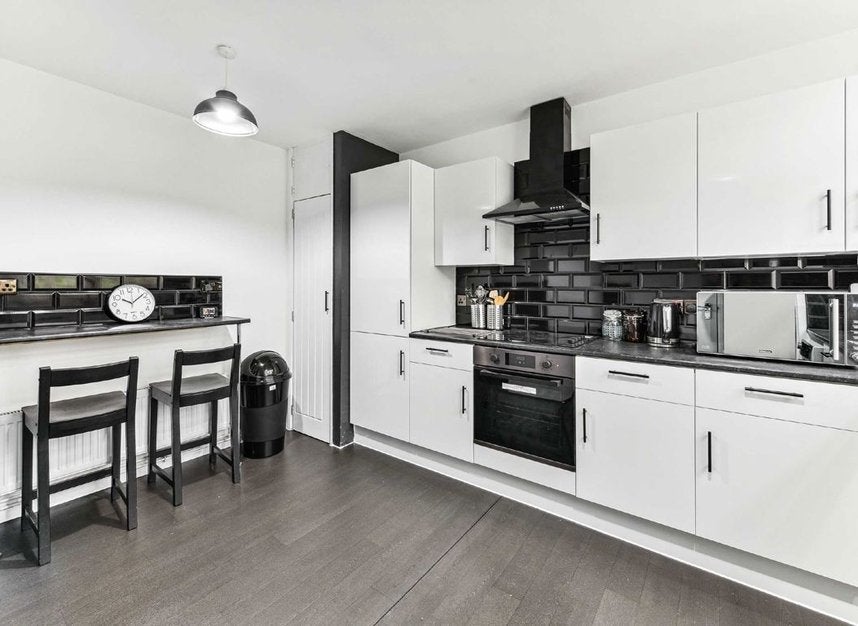 Flat Manchester Road in Greater London