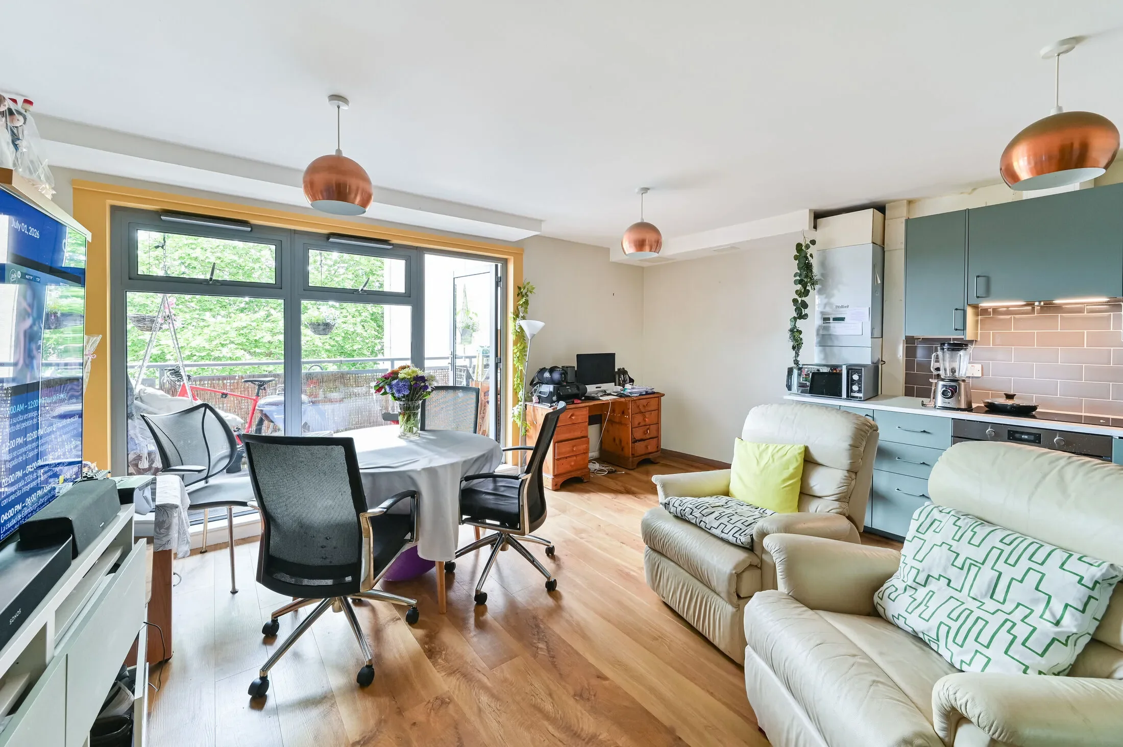 Flat Ulverstone Road in Greater London