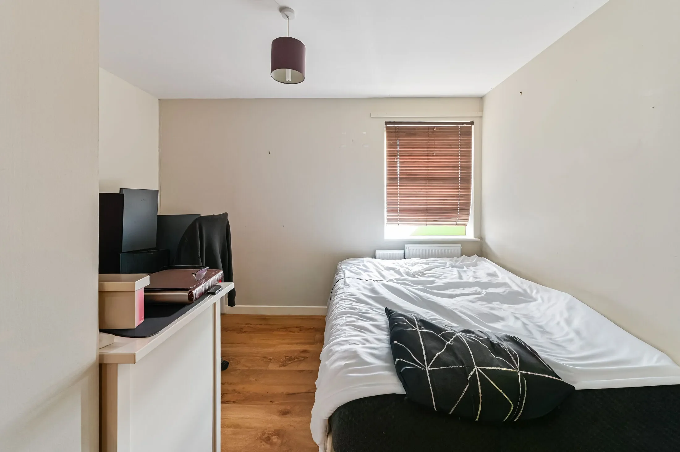 Flat Ulverstone Road in Greater London