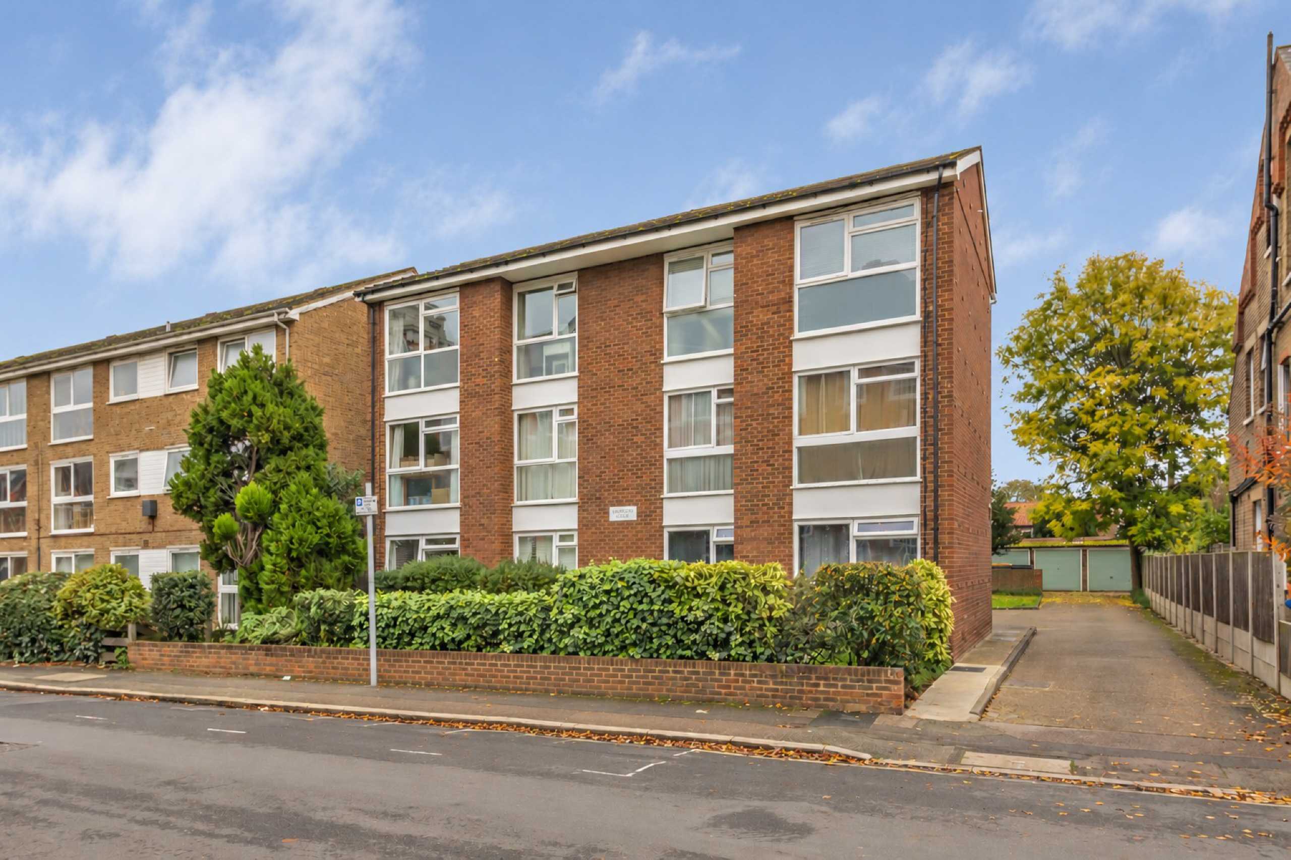 Flat Pelham Road in Greater London