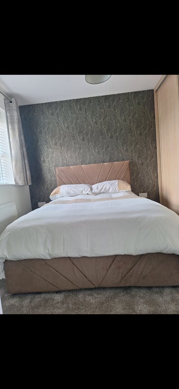 Room Dobson Close in Gateshead