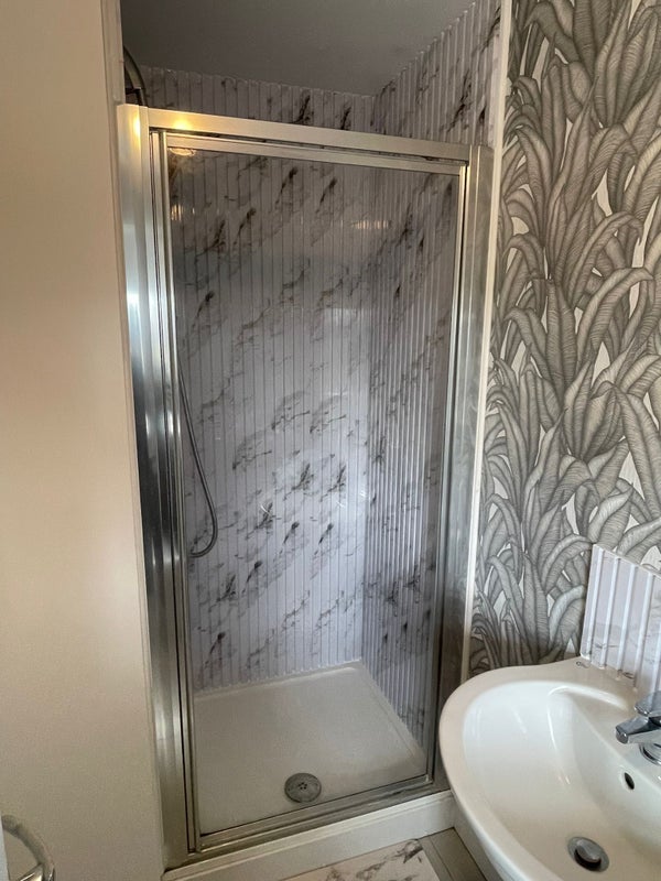 Room Dobson Close in Gateshead