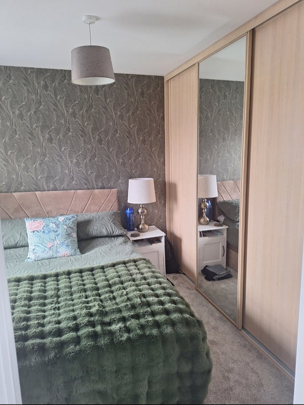 Room Dobson Close in Gateshead