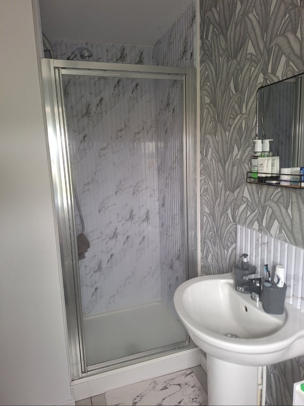 Room Dobson Close in Gateshead