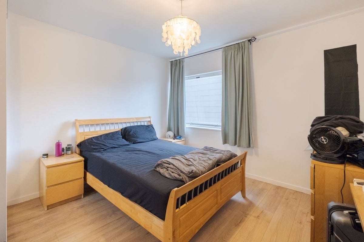 Flat Upper Thames Street in City of London
