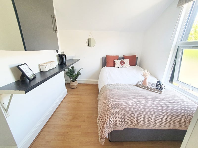 Room Stanstead Road in Greater London