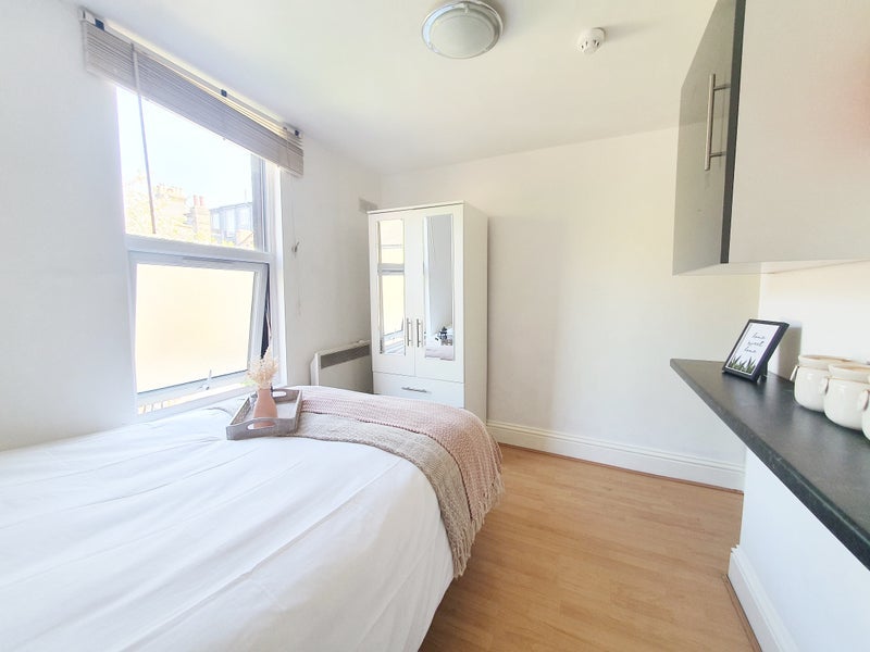 Room Stanstead Road in Greater London
