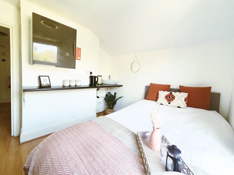 Room Stanstead Road in Greater London