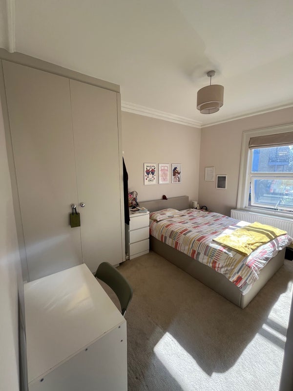 Room Battersea Park Road in Greater London