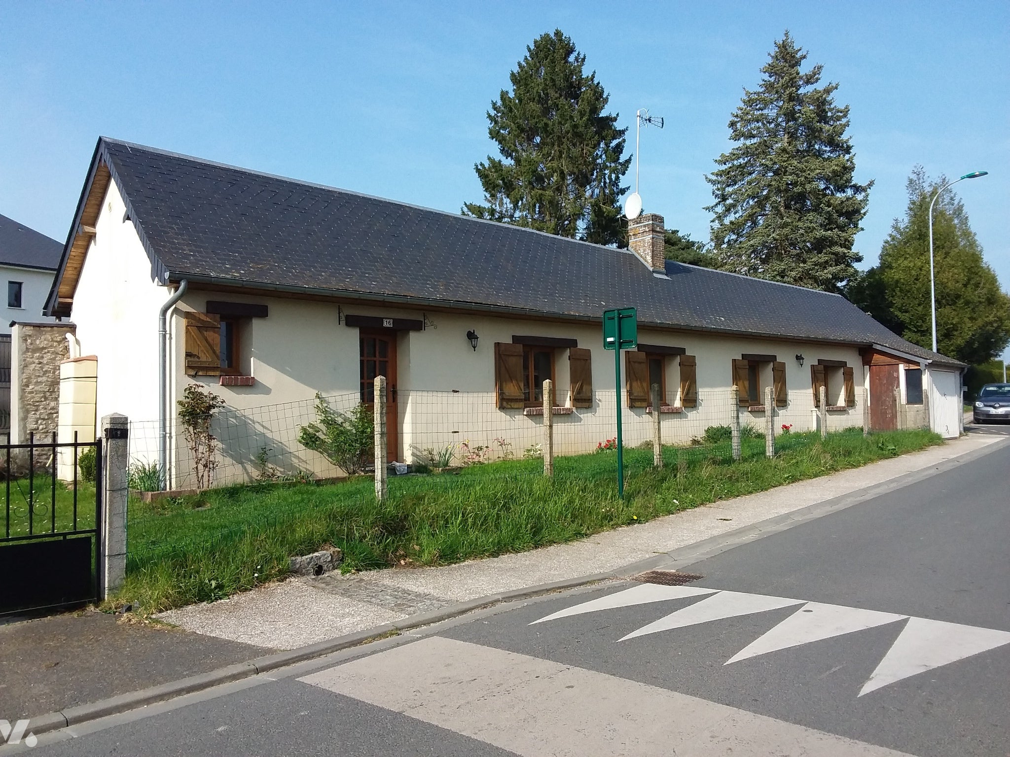 Maison Rue Roger Cressent à Cuy-Saint-Fiacre