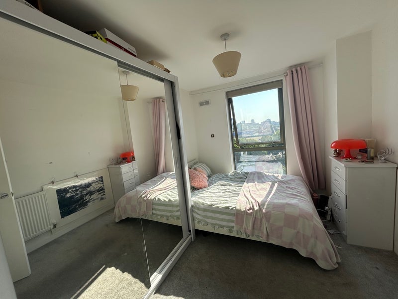 Room Ben Jonson Road in Greater London