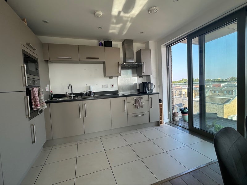 Room Ben Jonson Road in Greater London