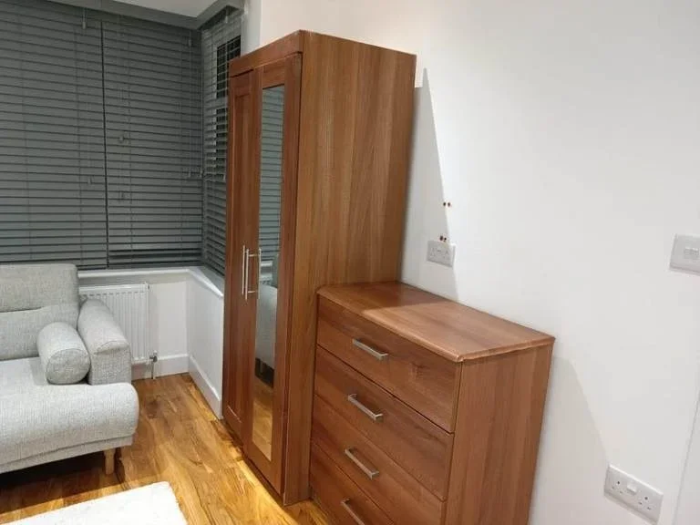 Room Orchard Grove in Greater London