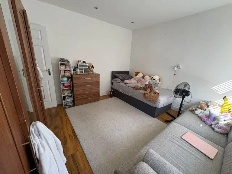 Room Orchard Grove in Greater London