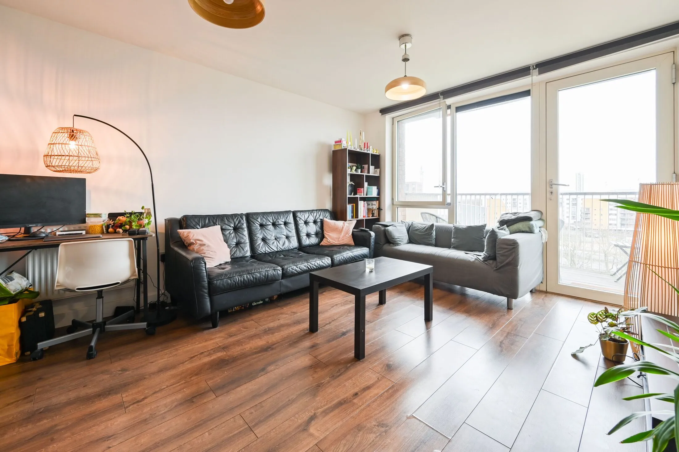 Flat Harston Walk in Greater London